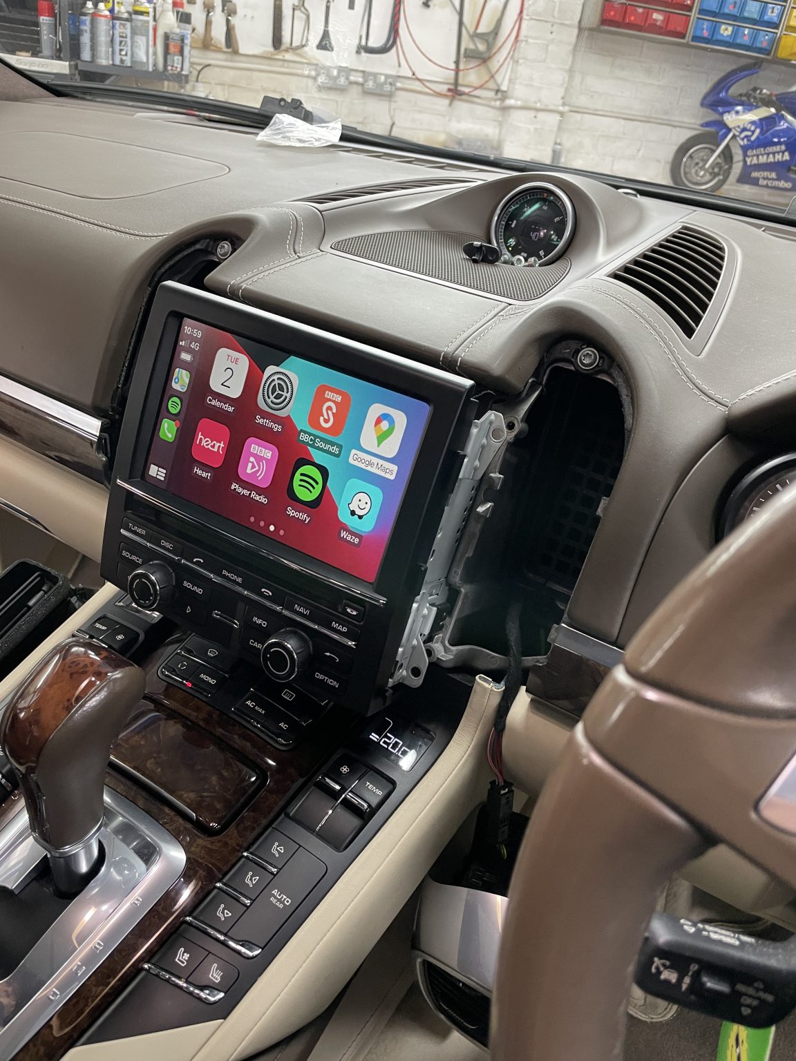 Porsche Cayenne 2011 CarPlay and Android Auto. – Unique Car Sound