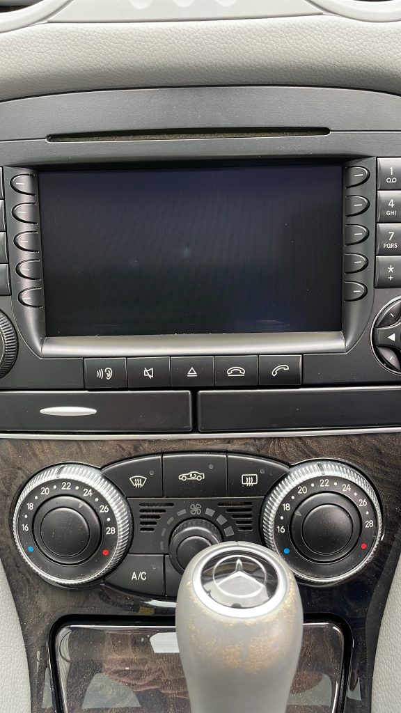 Mercedes SL R230 with new LCD screen